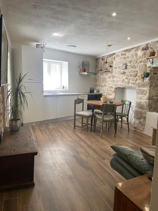 Apartman Oleandar Kaštela Eksteriør billede